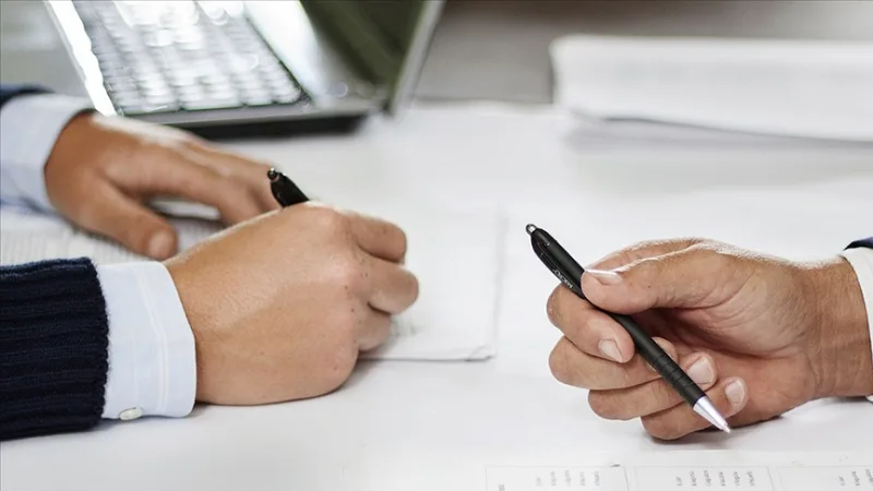 Turkin ja Arabiemiirikuntien väliset suhteet kehittyvät lisääntyvän kaupallisen kumppanuuden pohjalta.