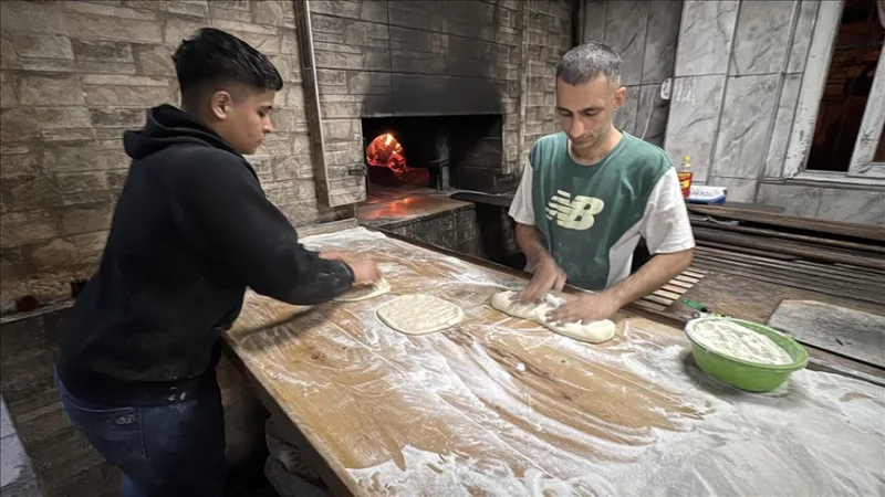 Les boulangeries de pita d'Adana ont commencé à travailler pendant le ramadan