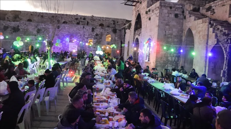 L'IHH a offert l'iftar à 2 700 personnes en Syrie le premier jour du Ramadan.