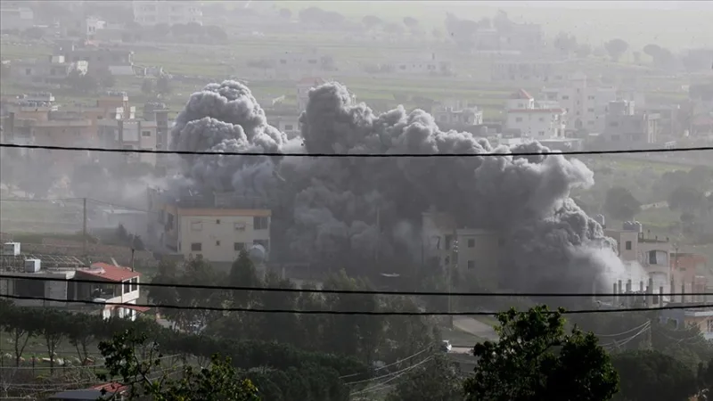 Dix personnes ont été tuées lors d'une frappe aérienne israélienne sur un bâtiment dans l'est du Liban.