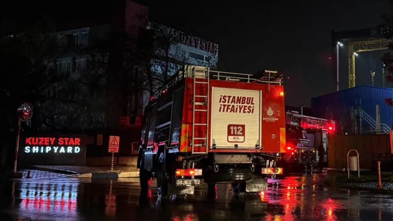 У Тузлі триває гасіння пожежі на суховантажному судні