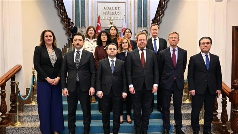 Tieslietu ministrs Gürlek tikās ar Nīderlandes tieslietu un drošības ministru Van Weel