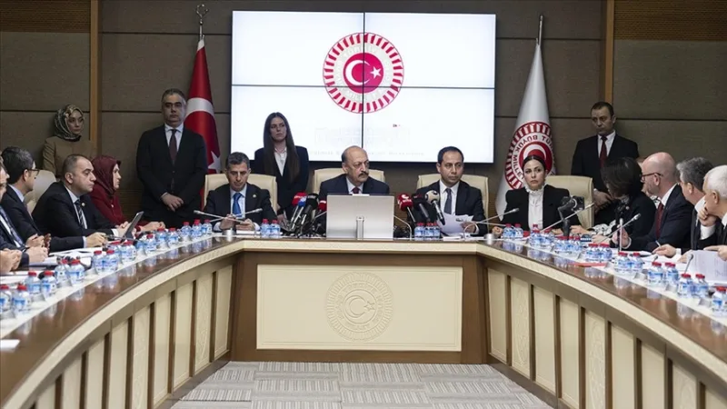 تمت الموافقة في اللجنة على مشروع القانون الذي يتضمن أيضًا لوائح تتعلق بوسائل التواصل الاجتماعي وإجازة الأمومة