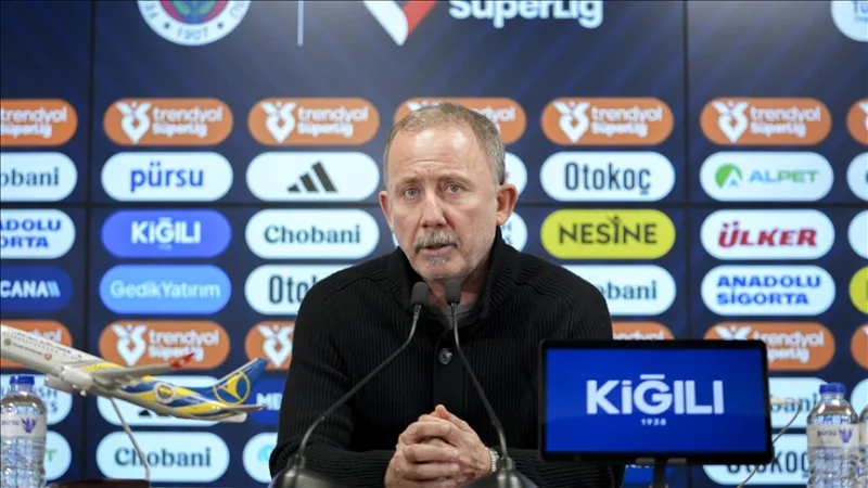 Sergen Yalçın, a Beşiktaş vezetőedzője: Nem illett az este hangulatához, hogy egy ilyen tizenegyes révén nyerjük meg a mérkőzést